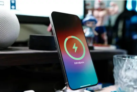 淮阳苹果15换屏服务分享用什么充电器给iPhone15充电更好 